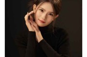 黑毛衣艺术照怎么拍_黑毛衣写真姿势推荐