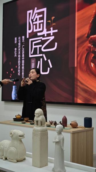 艺术讲座怎么听_艺术讲座听什么