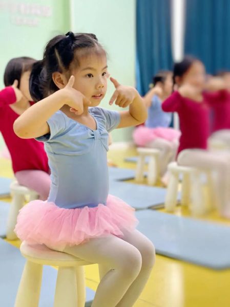 幼儿舞蹈启蒙几岁开始_如何激发孩子兴趣