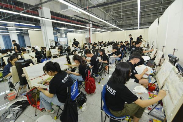 准艺术生如何选画室_艺考集训什么时候开始