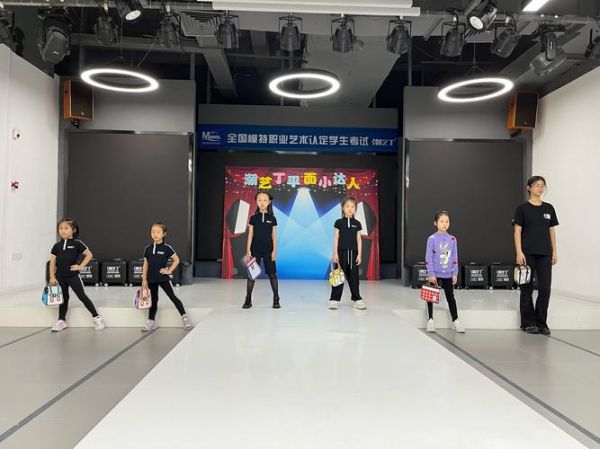 少儿艺术模特培训哪家好_几岁学模特最合适