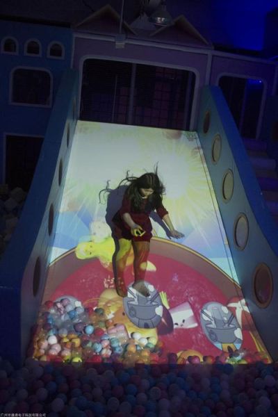 游乐场有哪些高科技产品_互动投影滑梯怎么玩