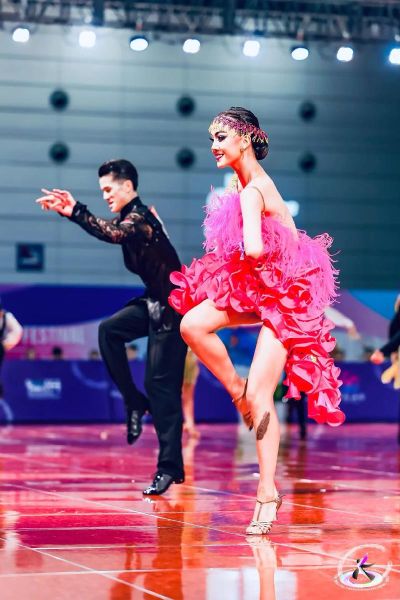 拉丁艺术合照怎么拍_拉丁艺术合照姿势有哪些