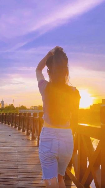 日落生活照怎么拍_如何拍出氛围感