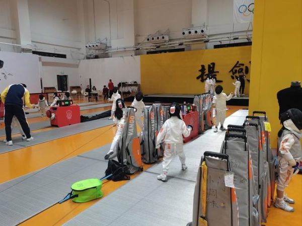 击剑初学者如何选择装备_击剑训练多久能实战