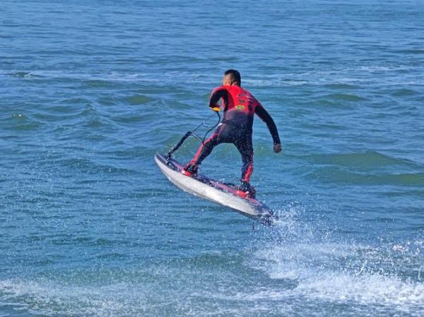 电动冲浪板多少钱_电动冲浪板续航多久