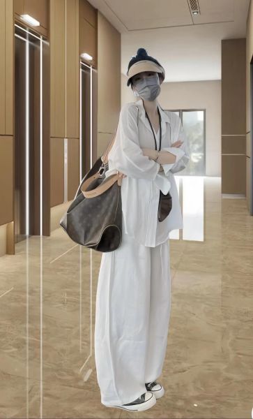 如何打造松弛感穿搭_怎样营造生活氛围感