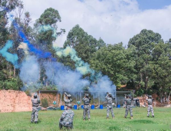 军事化生活怎么过_军事化生活有哪些好处