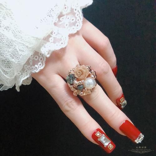 艺术夸张戒指怎么搭配_夸张戒指适合什么场合