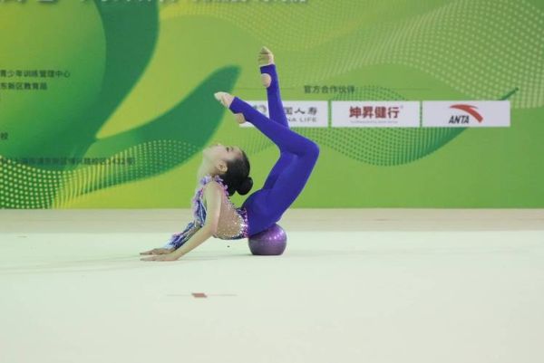 艺术体操几岁开始学_艺术体操和舞蹈区别